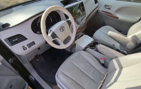 Toyota Sienna III, 2012 год, 1 900 000 рублей, 8 фотография