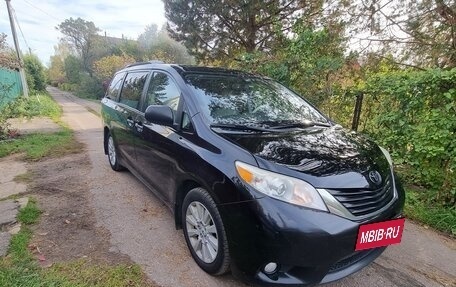 Toyota Sienna III, 2012 год, 1 900 000 рублей, 3 фотография