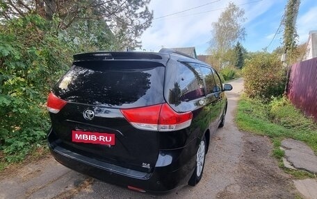 Toyota Sienna III, 2012 год, 1 900 000 рублей, 5 фотография