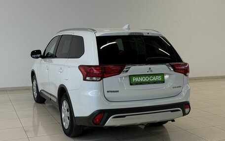 Mitsubishi Outlander III рестайлинг 3, 2019 год, 1 870 000 рублей, 6 фотография