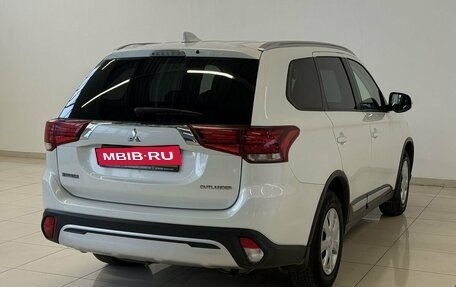 Mitsubishi Outlander III рестайлинг 3, 2019 год, 1 870 000 рублей, 4 фотография
