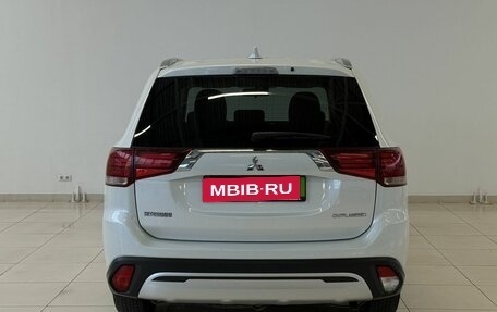 Mitsubishi Outlander III рестайлинг 3, 2019 год, 1 870 000 рублей, 5 фотография