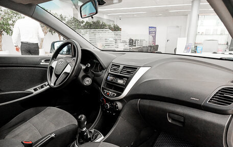 Hyundai Solaris II рестайлинг, 2011 год, 600 000 рублей, 15 фотография