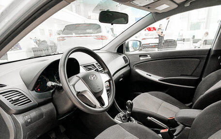 Hyundai Solaris II рестайлинг, 2011 год, 600 000 рублей, 20 фотография