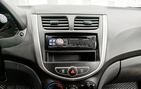 Hyundai Solaris II рестайлинг, 2011 год, 600 000 рублей, 19 фотография