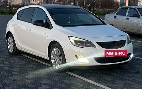 Opel Astra J, 2010 год, 700 000 рублей, 2 фотография