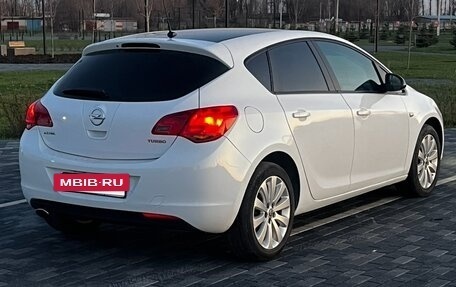 Opel Astra J, 2010 год, 700 000 рублей, 3 фотография