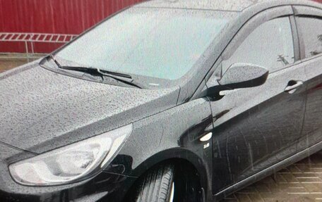 Hyundai Solaris II рестайлинг, 2013 год, 880 000 рублей, 1 фотография