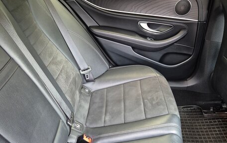 Mercedes-Benz E-Класс, 2019 год, 2 600 000 рублей, 13 фотография