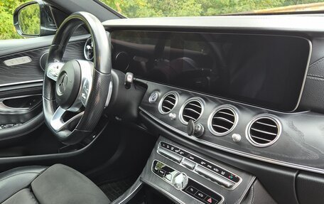 Mercedes-Benz E-Класс, 2019 год, 2 600 000 рублей, 10 фотография