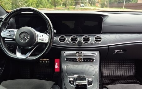 Mercedes-Benz E-Класс, 2019 год, 2 600 000 рублей, 11 фотография
