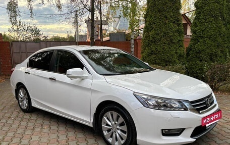 Honda Accord IX рестайлинг, 2013 год, 1 690 000 рублей, 2 фотография