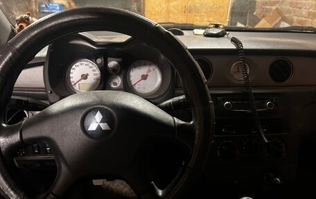 Mitsubishi Outlander III рестайлинг 3, 2007 год, 650 000 рублей, 14 фотография