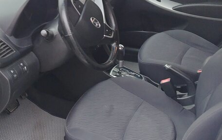 Hyundai Solaris II рестайлинг, 2012 год, 800 000 рублей, 7 фотография