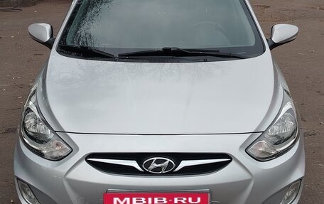 Hyundai Solaris II рестайлинг, 2012 год, 800 000 рублей, 3 фотография