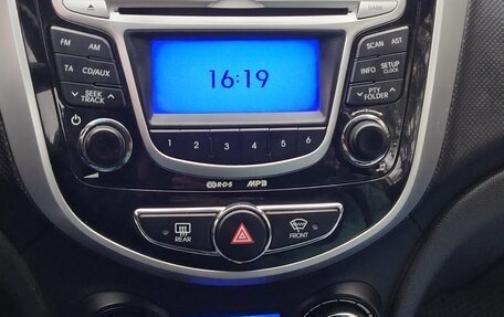 Hyundai Solaris II рестайлинг, 2012 год, 800 000 рублей, 13 фотография