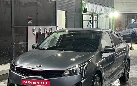 KIA Rio IV, 2020 год, 1 300 000 рублей, 2 фотография