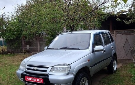 Chevrolet Niva I рестайлинг, 2005 год, 393 000 рублей, 1 фотография