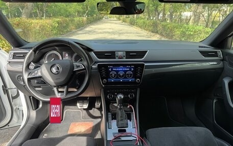 Skoda Superb III рестайлинг, 2018 год, 3 300 000 рублей, 21 фотография