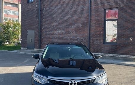 Toyota Camry, 2018 год, 2 600 000 рублей, 2 фотография