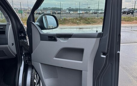 Volkswagen Caravelle T5, 2013 год, 2 250 000 рублей, 17 фотография