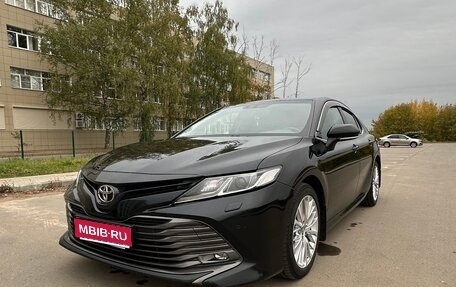 Toyota Camry, 2019 год, 2 280 000 рублей, 1 фотография