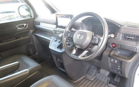 Honda Stepwgn, 2023 год, 2 640 000 рублей, 13 фотография