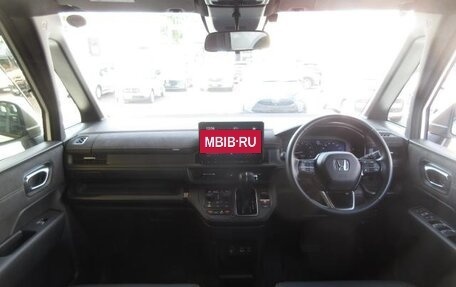 Honda Stepwgn, 2023 год, 2 640 000 рублей, 4 фотография