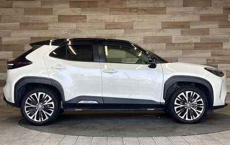 Toyota Yaris Cross, 2022 год, 1 771 000 рублей, 3 фотография