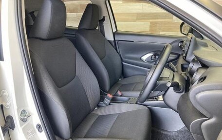 Toyota Yaris Cross, 2022 год, 1 771 000 рублей, 10 фотография