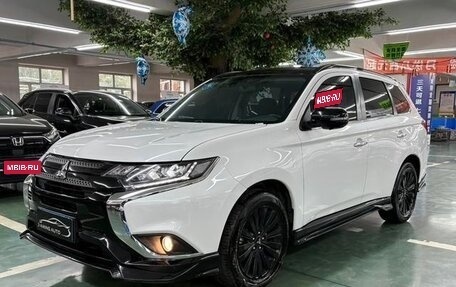 Mitsubishi Outlander III рестайлинг 3, 2022 год, 2 590 469 рублей, 1 фотография