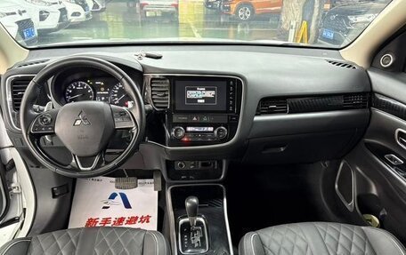 Mitsubishi Outlander III рестайлинг 3, 2022 год, 2 590 469 рублей, 8 фотография