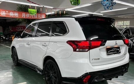 Mitsubishi Outlander III рестайлинг 3, 2022 год, 2 590 469 рублей, 4 фотография