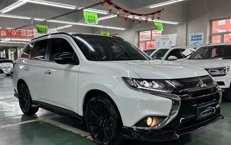 Mitsubishi Outlander III рестайлинг 3, 2022 год, 2 590 469 рублей, 3 фотография