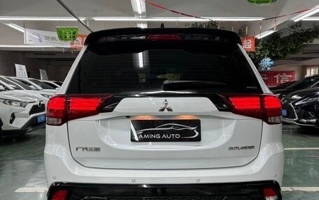 Mitsubishi Outlander III рестайлинг 3, 2022 год, 2 590 469 рублей, 6 фотография