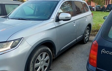 Mitsubishi Outlander III рестайлинг 3, 2016 год, 1 300 000 рублей, 2 фотография