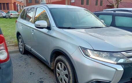Mitsubishi Outlander III рестайлинг 3, 2016 год, 1 300 000 рублей, 3 фотография