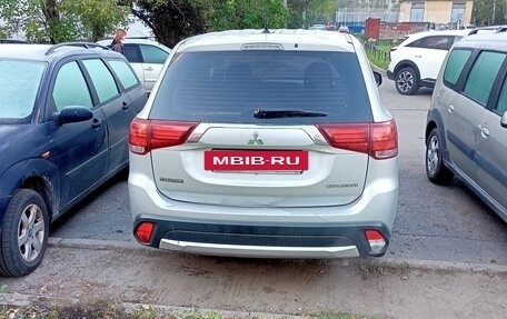Mitsubishi Outlander III рестайлинг 3, 2016 год, 1 300 000 рублей, 4 фотография