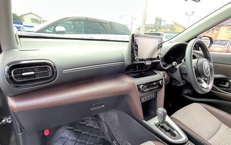 Toyota Yaris Cross, 2021 год, 1 450 000 рублей, 19 фотография
