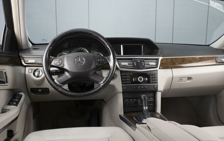 Mercedes-Benz E-Класс, 2010 год, 1 250 000 рублей, 6 фотография