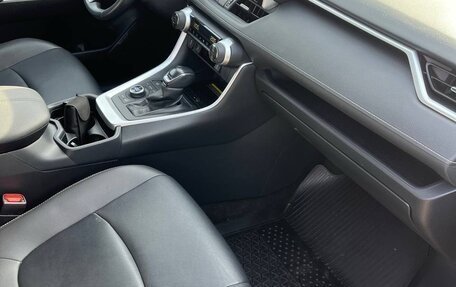 Toyota RAV4, 2020 год, 2 740 000 рублей, 11 фотография