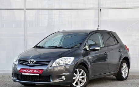 Toyota Auris II, 2011 год, 1 044 000 рублей, 2 фотография