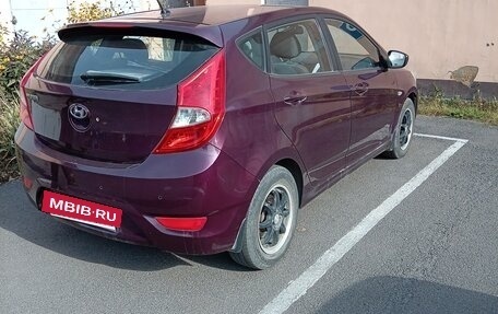 Hyundai Solaris II рестайлинг, 2011 год, 750 000 рублей, 2 фотография