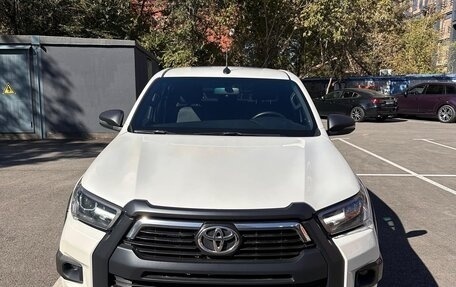 Toyota Hilux VIII, 2021 год, 5 500 000 рублей, 2 фотография