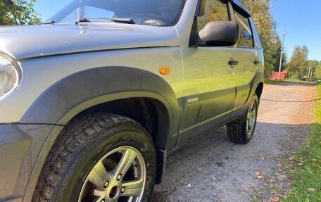 Chevrolet Niva I рестайлинг, 2010 год, 519 000 рублей, 3 фотография