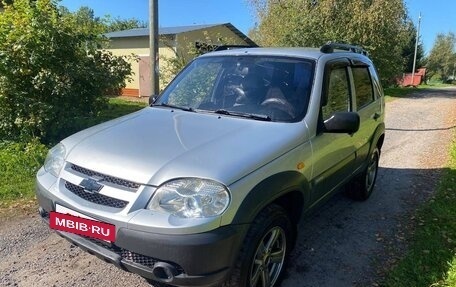 Chevrolet Niva I рестайлинг, 2010 год, 519 000 рублей, 4 фотография