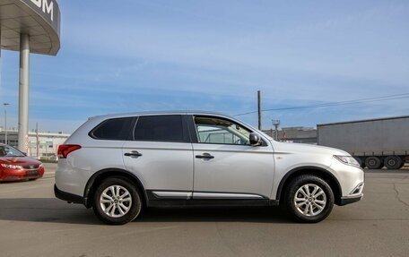 Mitsubishi Outlander III рестайлинг 3, 2017 год, 1 320 000 рублей, 4 фотография