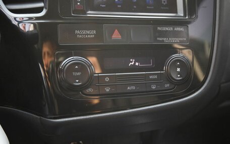 Mitsubishi Outlander III рестайлинг 3, 2017 год, 1 320 000 рублей, 13 фотография