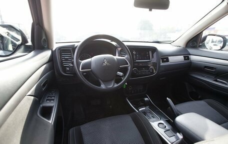 Mitsubishi Outlander III рестайлинг 3, 2017 год, 1 320 000 рублей, 8 фотография
