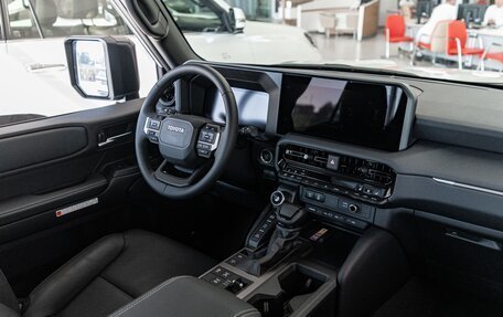 Toyota Land Cruiser Prado, 2024 год, 11 880 000 рублей, 9 фотография